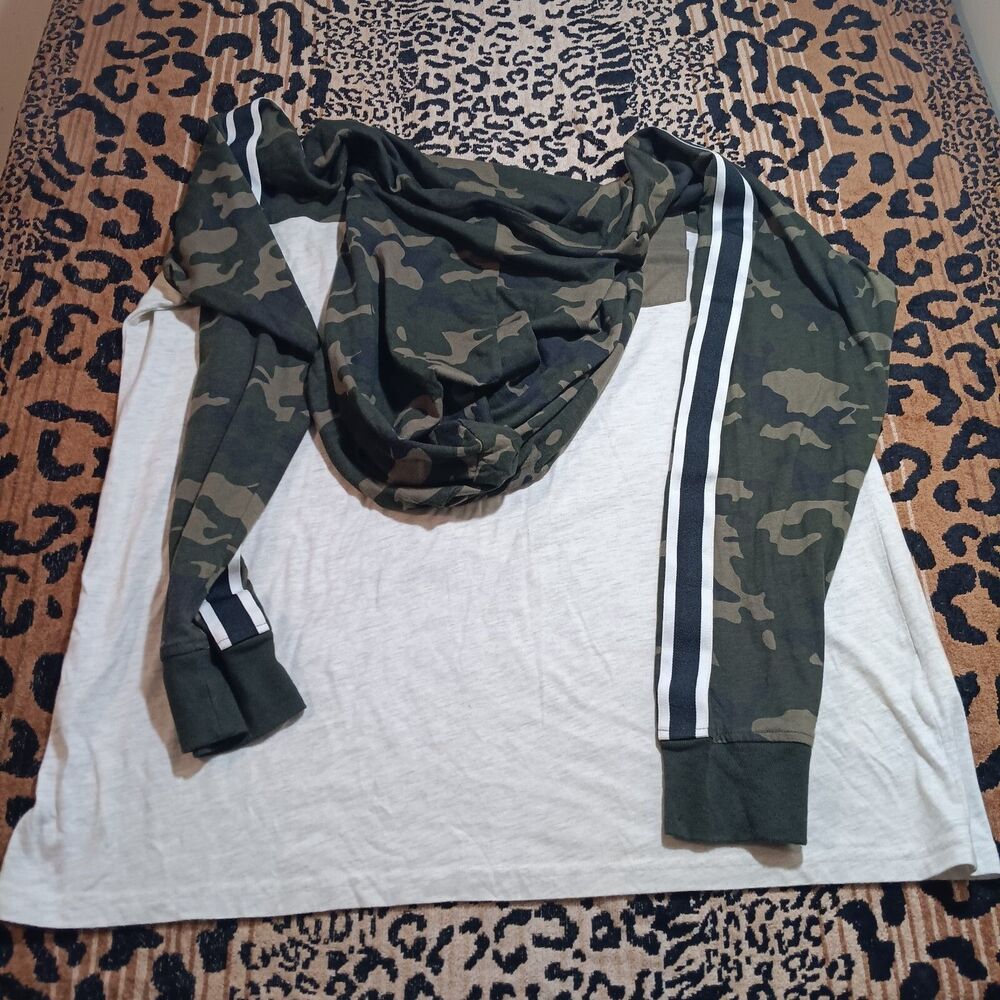 American Rag Camo Hooded T Shirt Mens Size 2XL With Pocket Gray With Drawstring - Picture 2 of 5